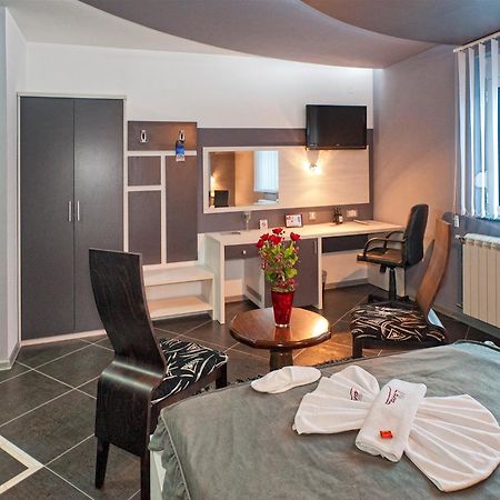Garni Hotel Lama クラグイェヴァツ エクステリア 写真