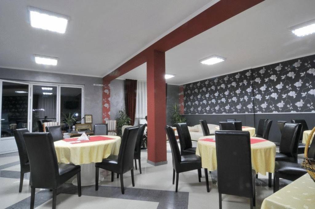 Garni Hotel Lama クラグイェヴァツ エクステリア 写真