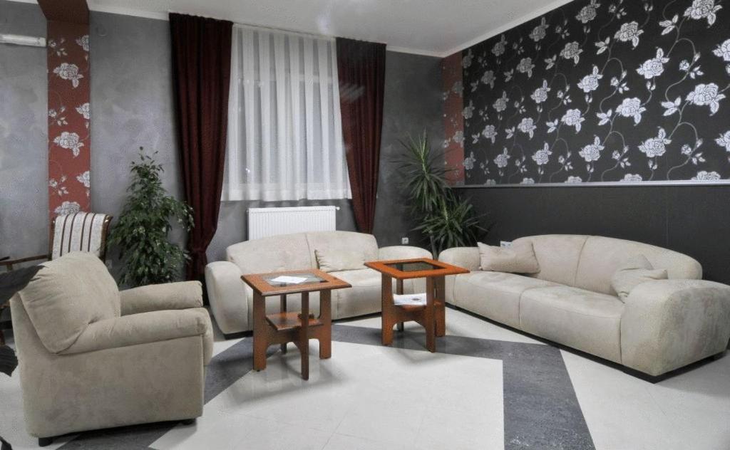 Garni Hotel Lama クラグイェヴァツ エクステリア 写真