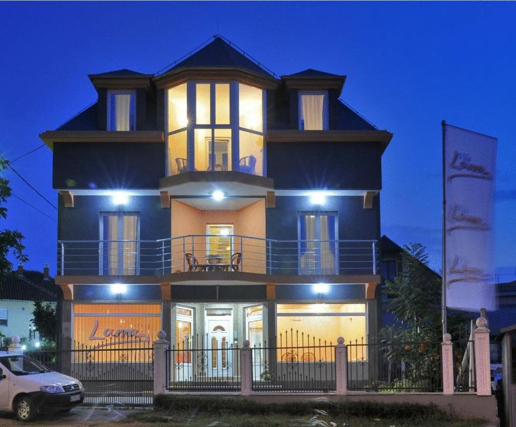 Garni Hotel Lama クラグイェヴァツ エクステリア 写真