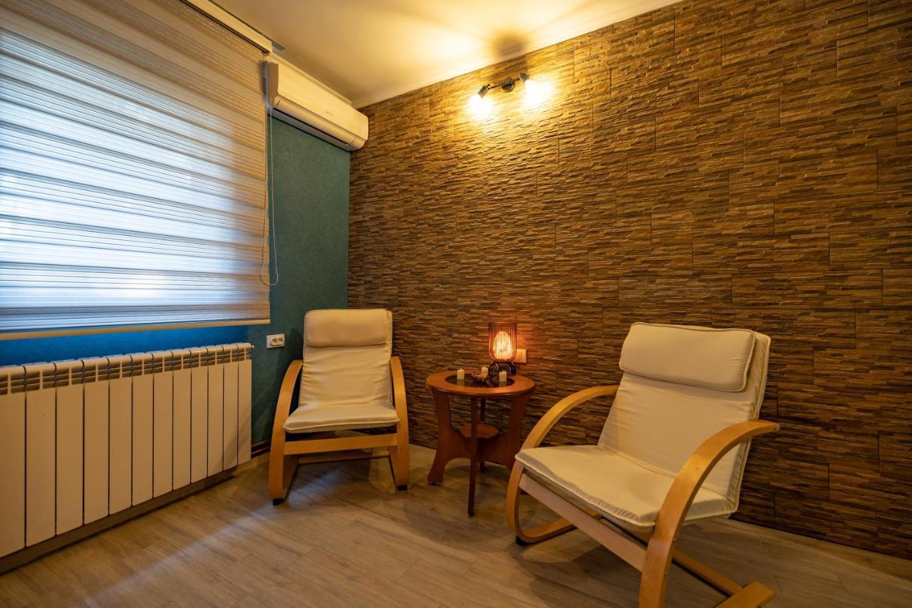 Garni Hotel Lama クラグイェヴァツ エクステリア 写真