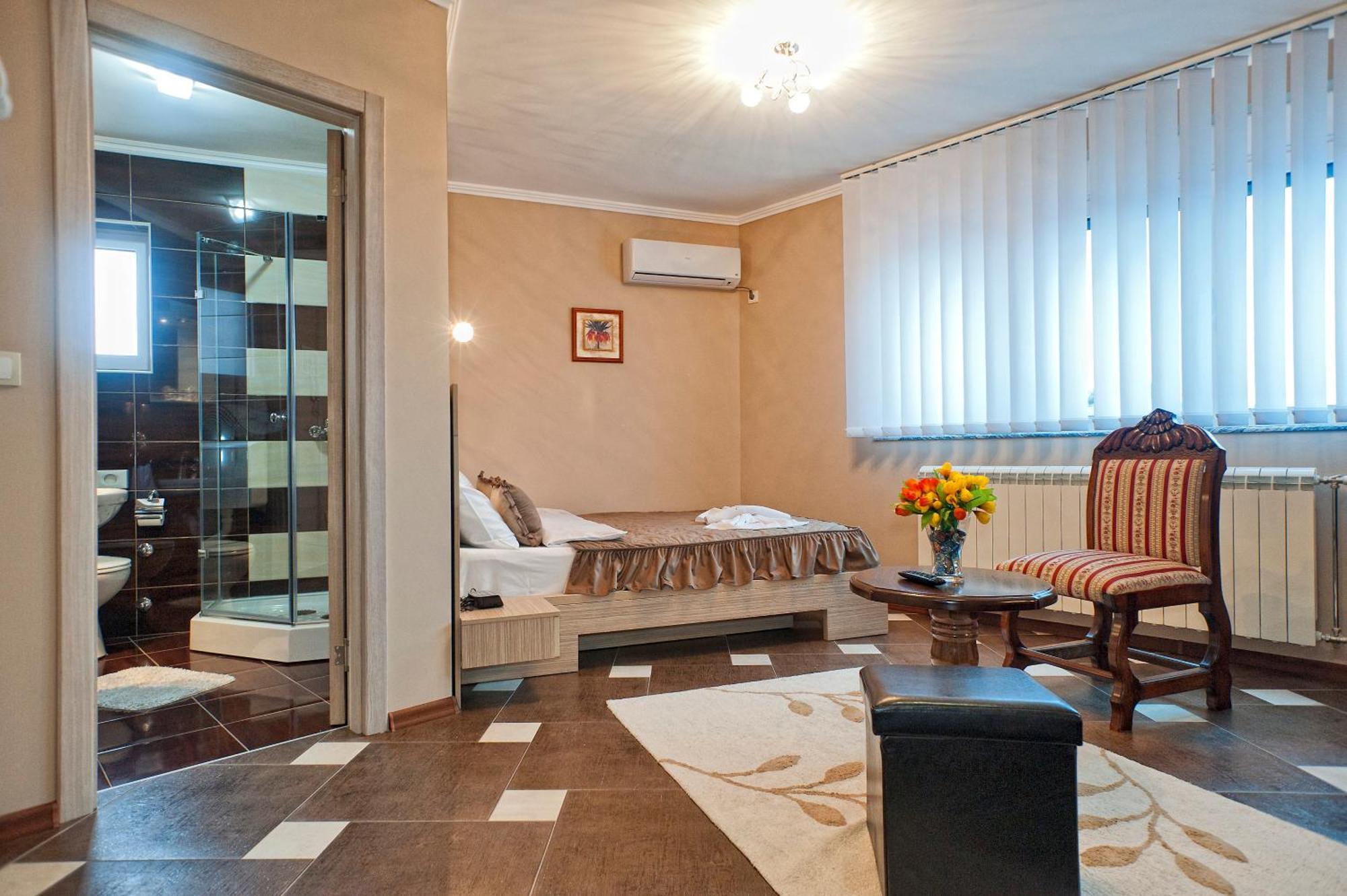 Garni Hotel Lama クラグイェヴァツ エクステリア 写真