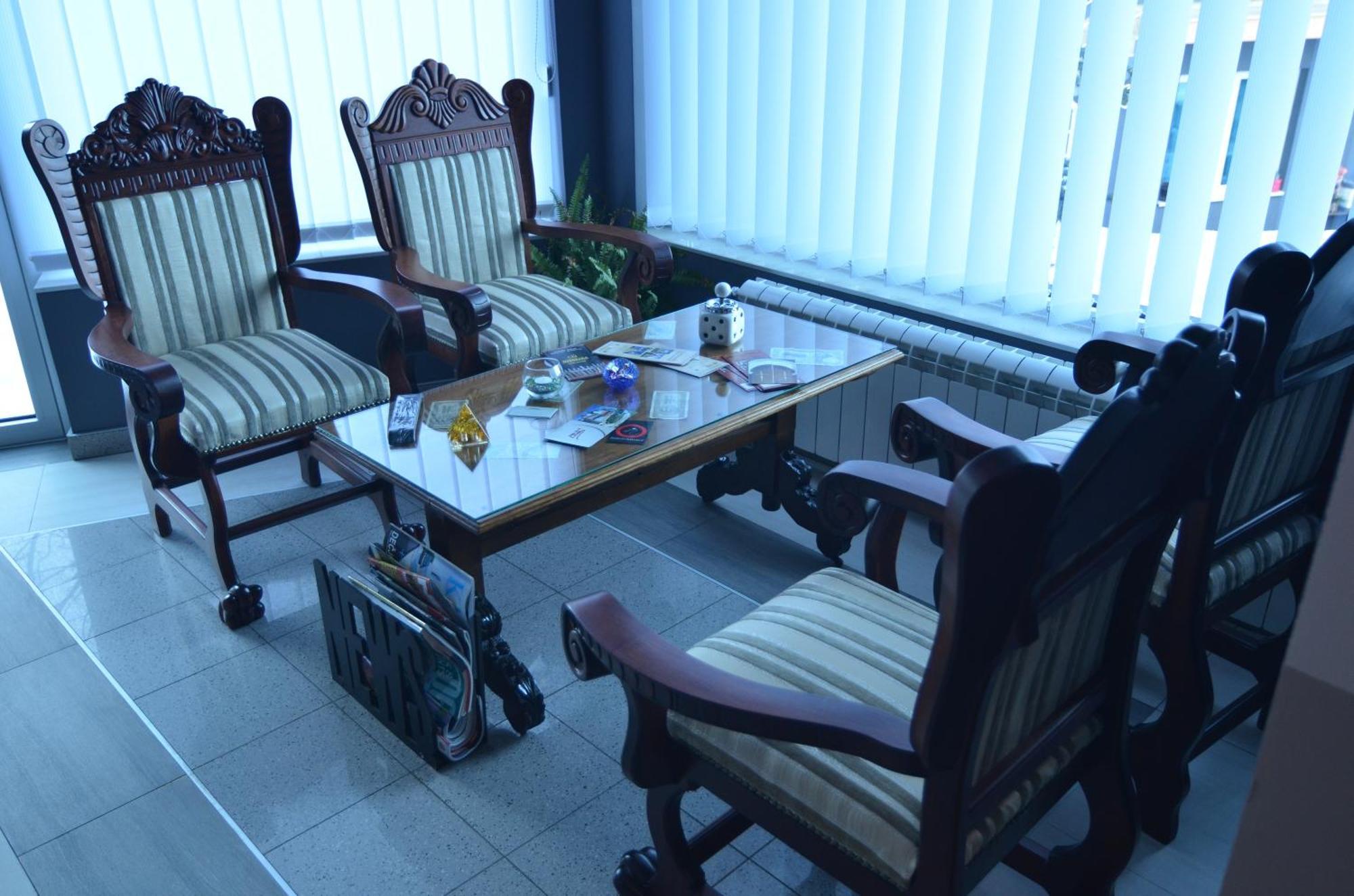 Garni Hotel Lama クラグイェヴァツ エクステリア 写真