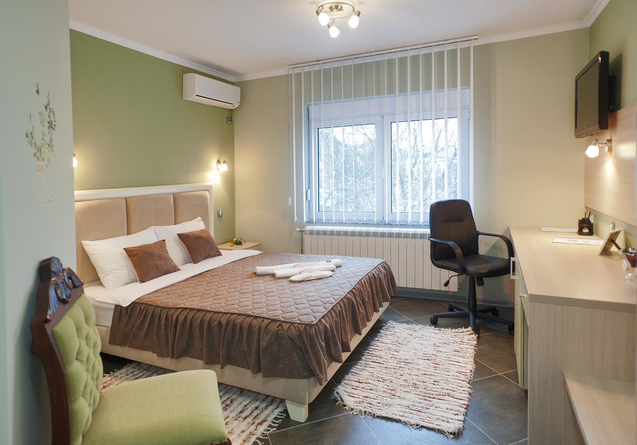 Garni Hotel Lama クラグイェヴァツ エクステリア 写真