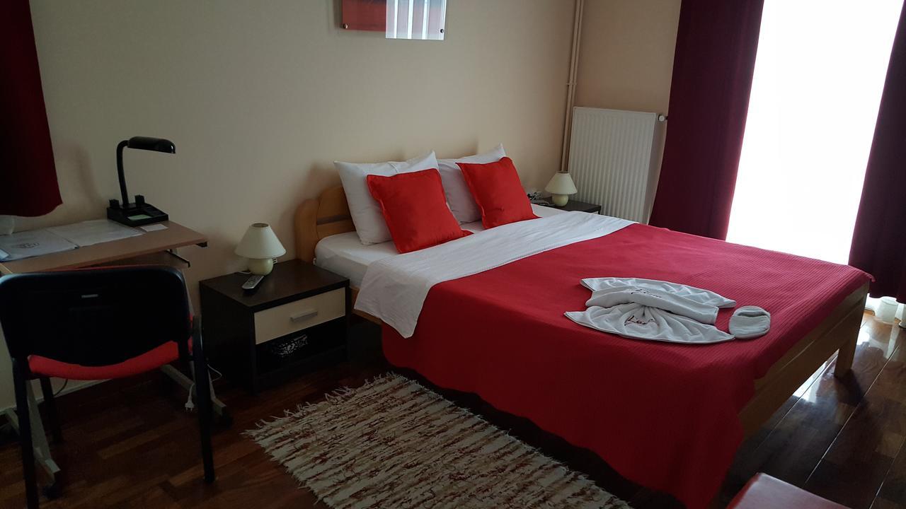 Garni Hotel Lama クラグイェヴァツ エクステリア 写真