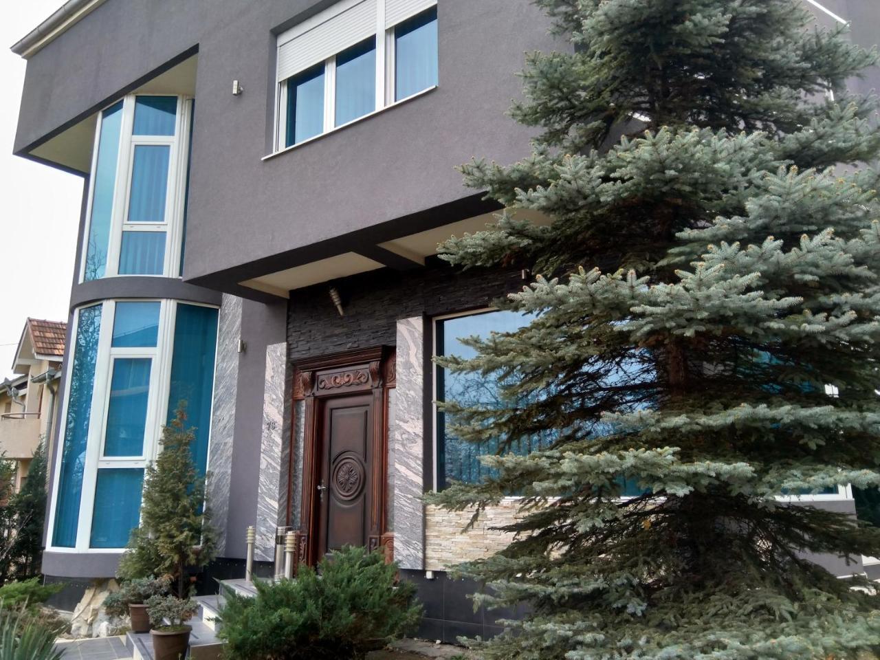 Garni Hotel Lama クラグイェヴァツ エクステリア 写真