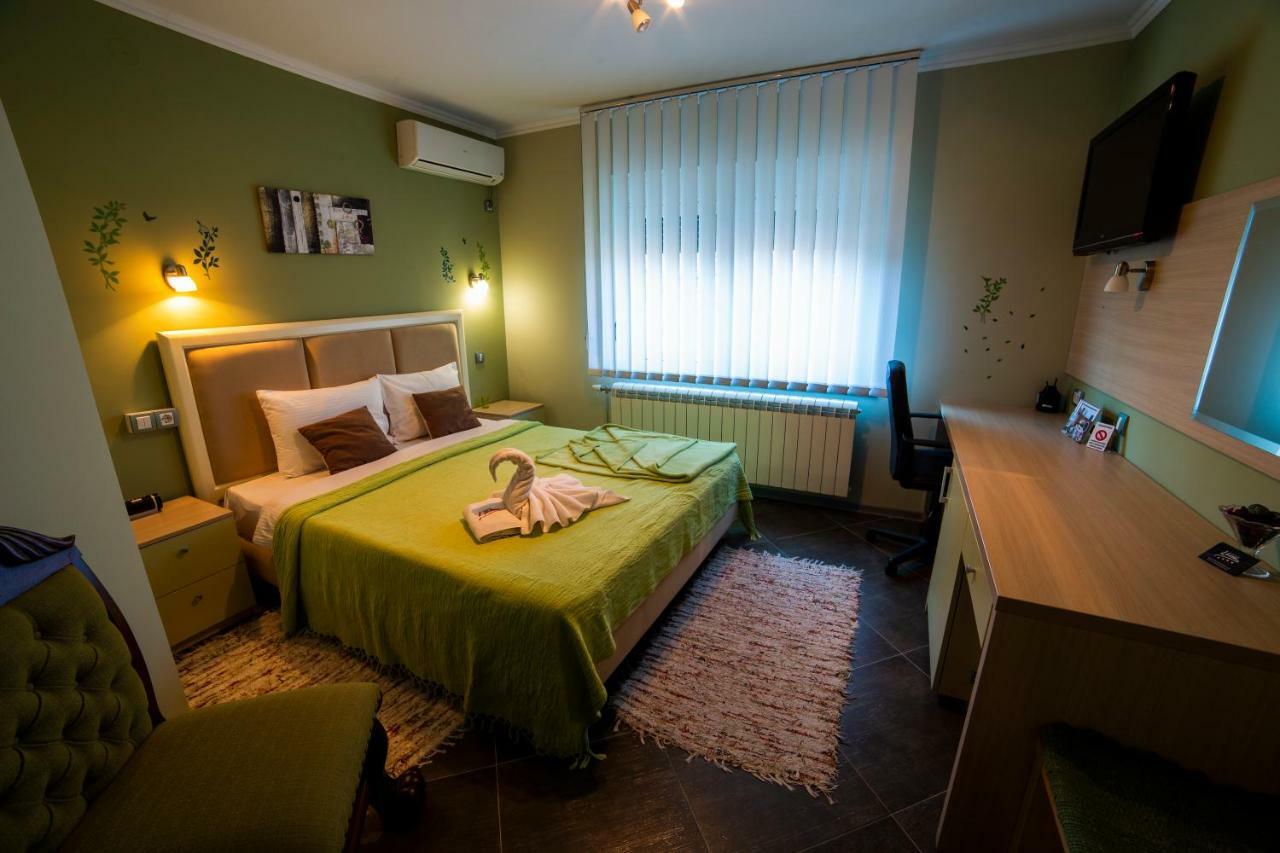 Garni Hotel Lama クラグイェヴァツ エクステリア 写真