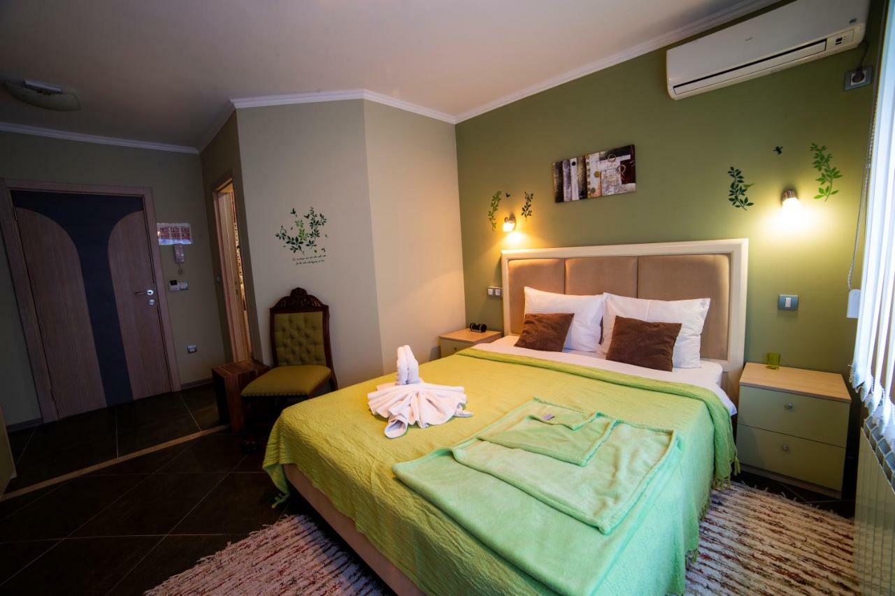 Garni Hotel Lama クラグイェヴァツ エクステリア 写真