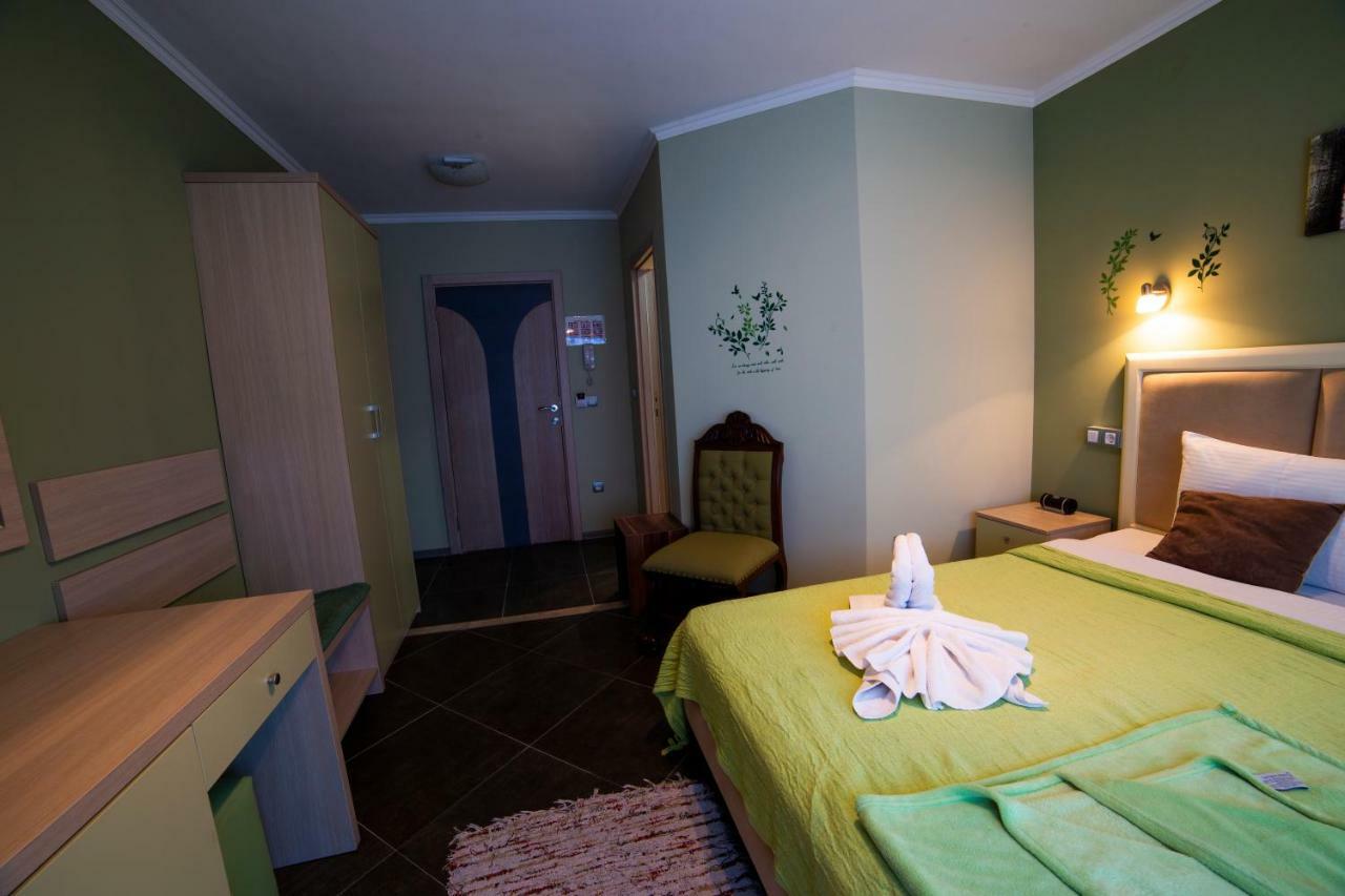 Garni Hotel Lama クラグイェヴァツ エクステリア 写真