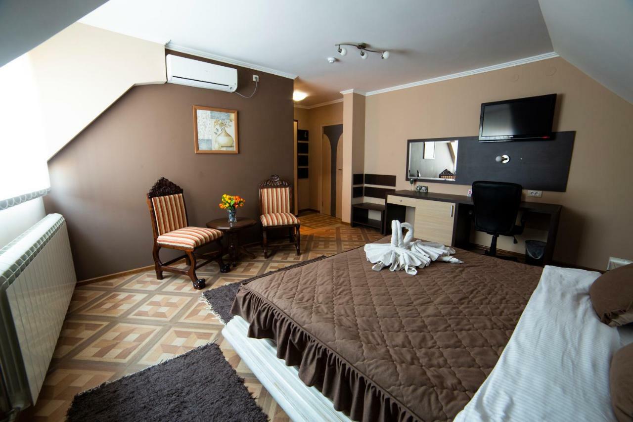 Garni Hotel Lama クラグイェヴァツ エクステリア 写真