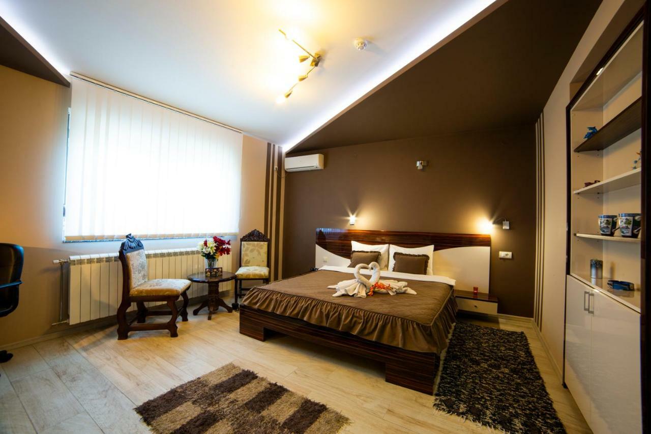 Garni Hotel Lama クラグイェヴァツ エクステリア 写真