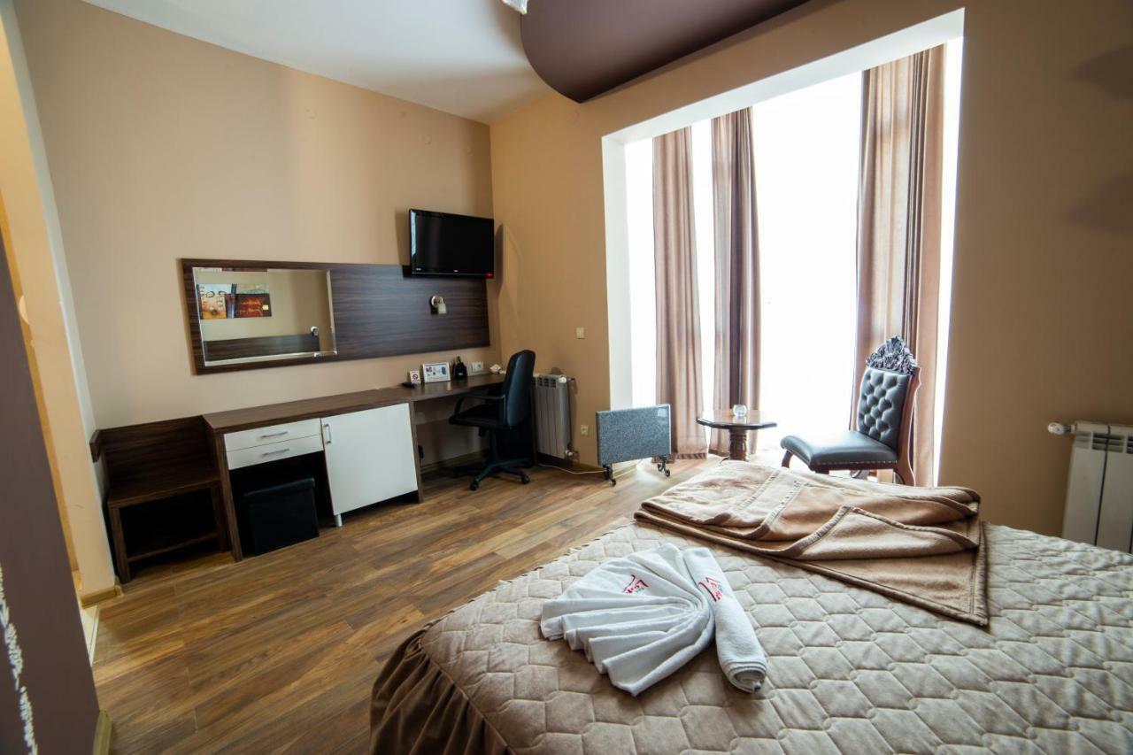 Garni Hotel Lama クラグイェヴァツ エクステリア 写真