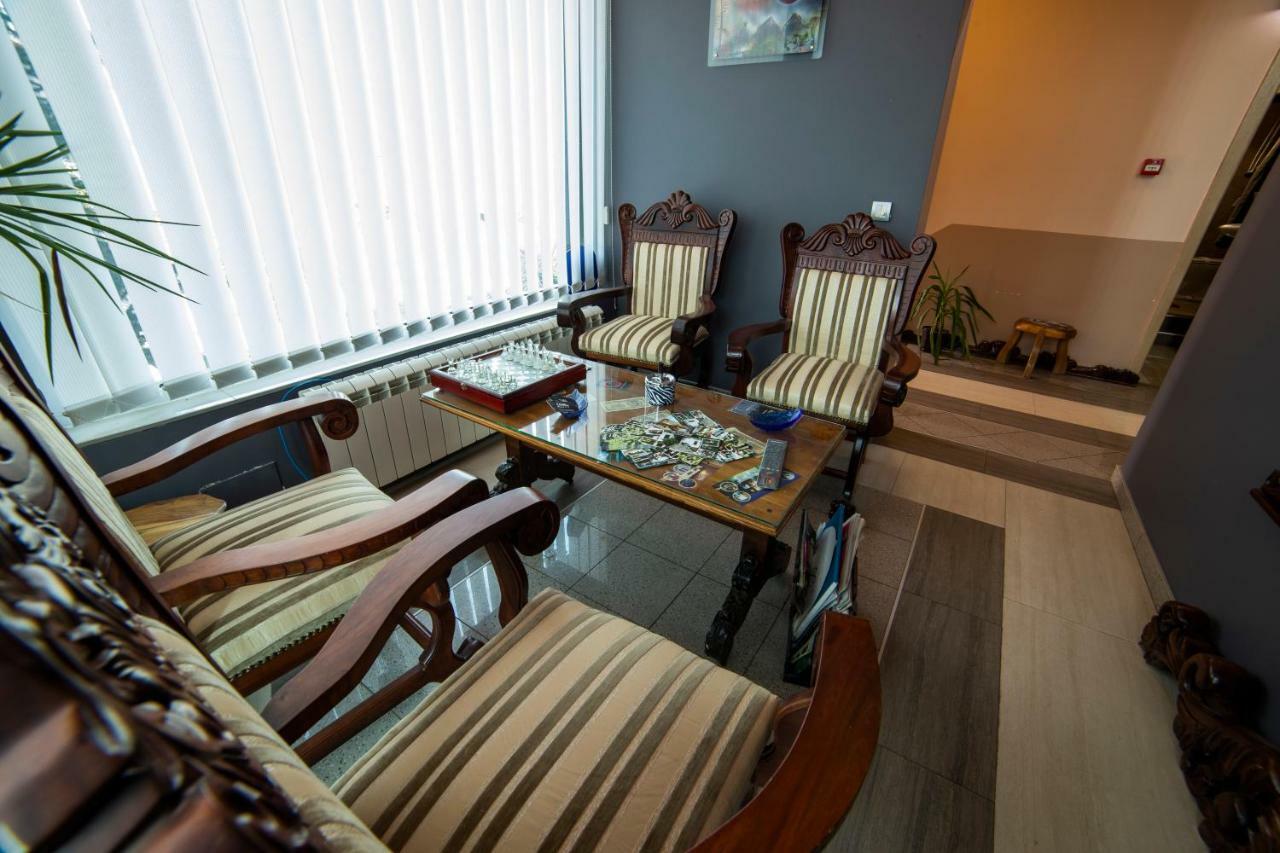 Garni Hotel Lama クラグイェヴァツ エクステリア 写真