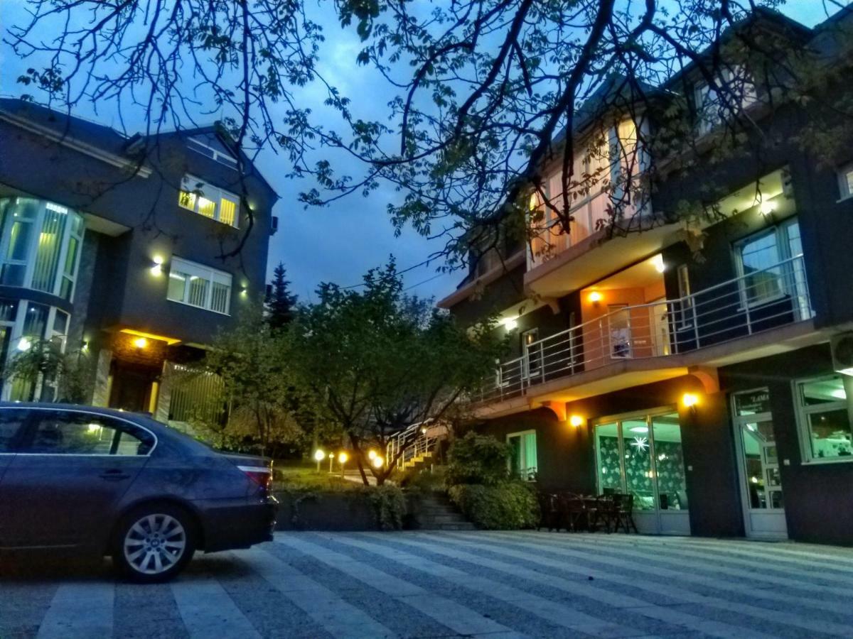Garni Hotel Lama クラグイェヴァツ エクステリア 写真