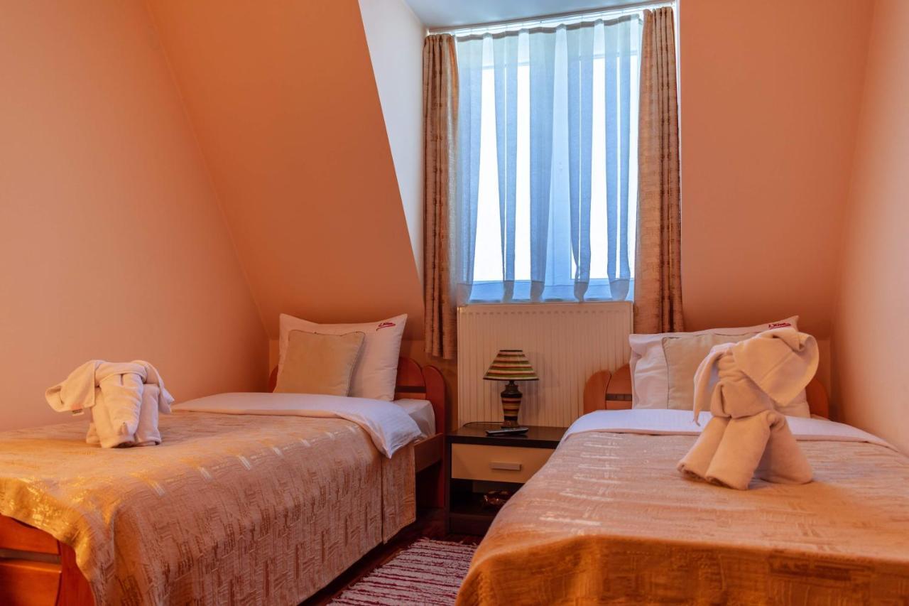 Garni Hotel Lama クラグイェヴァツ エクステリア 写真