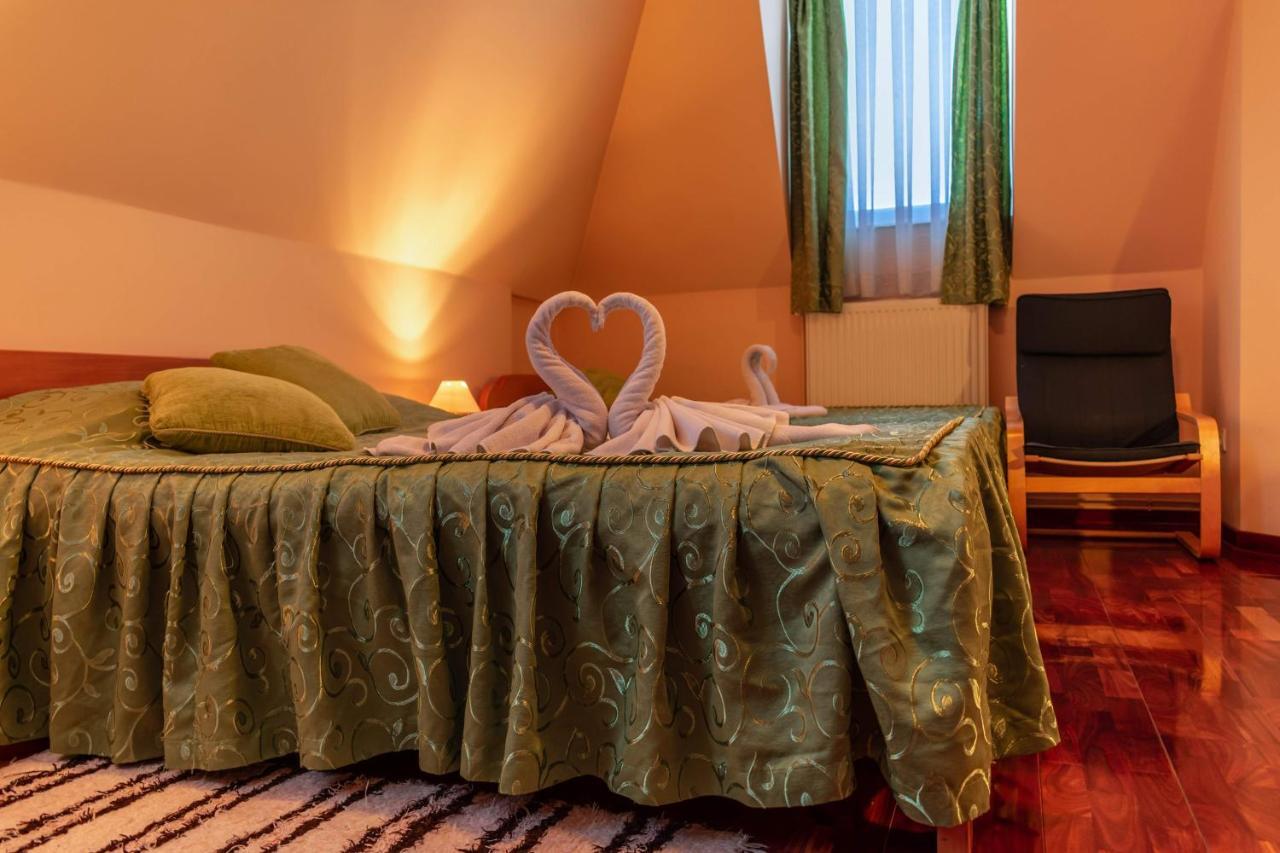 Garni Hotel Lama クラグイェヴァツ エクステリア 写真