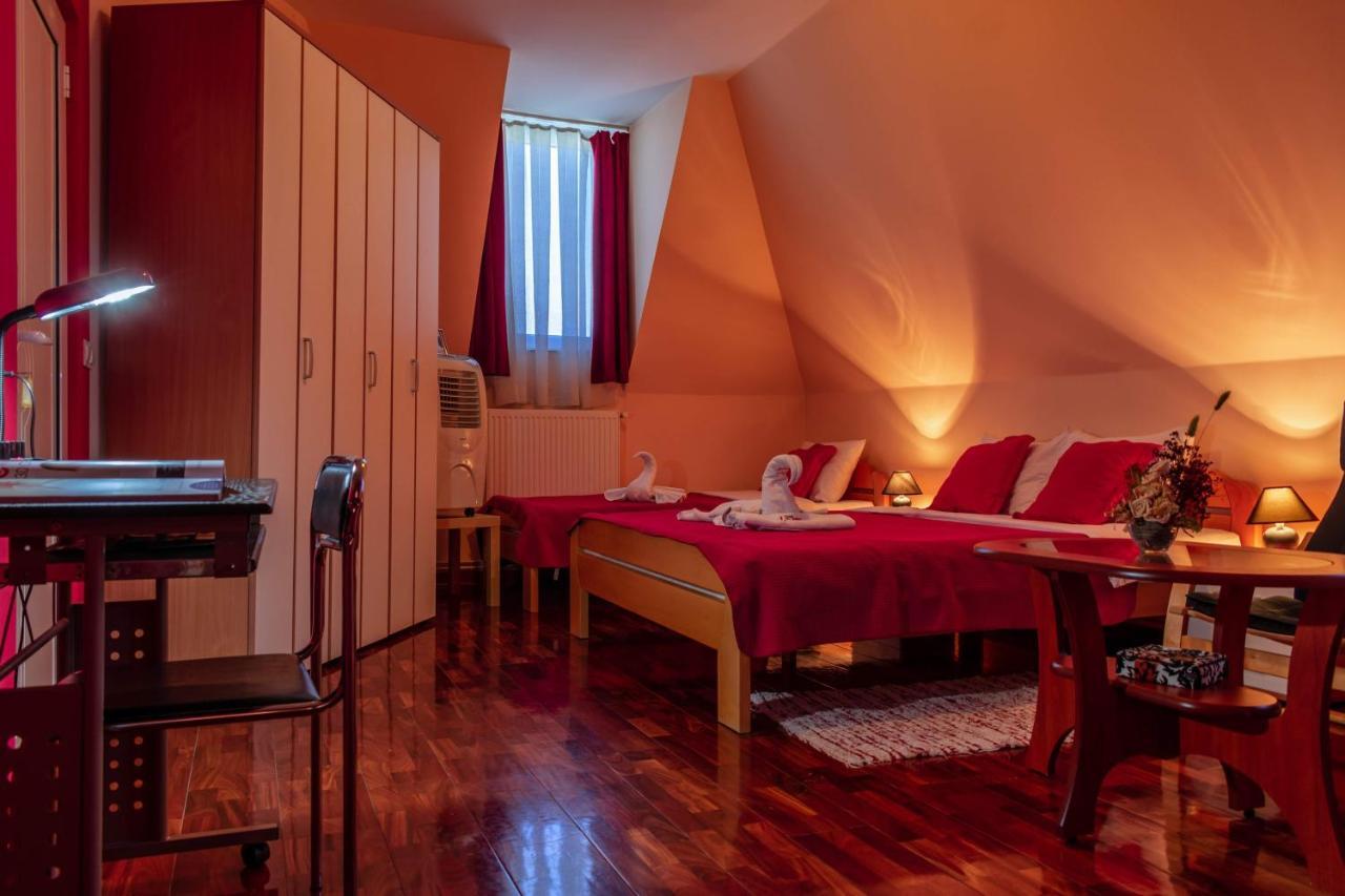 Garni Hotel Lama クラグイェヴァツ エクステリア 写真